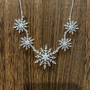 3/$18 Snowflakes Necklace and Earrings Set - New - Lot 089